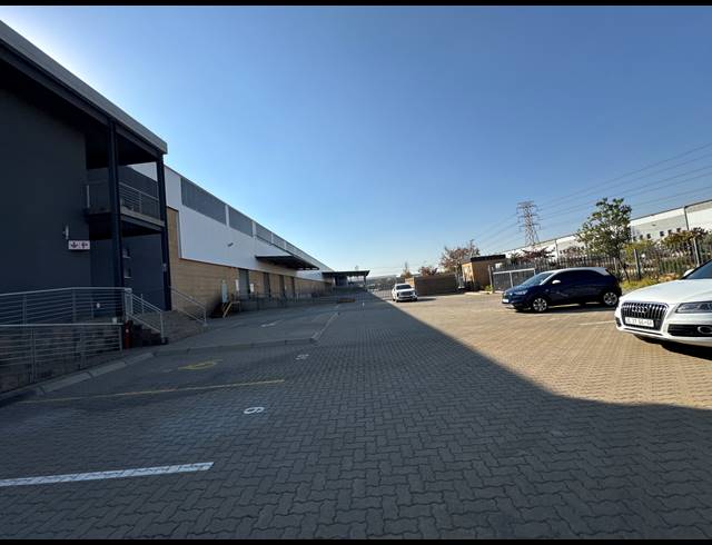 5,860M² WAREHOUSE TO LET IN GOSFORTH PARK